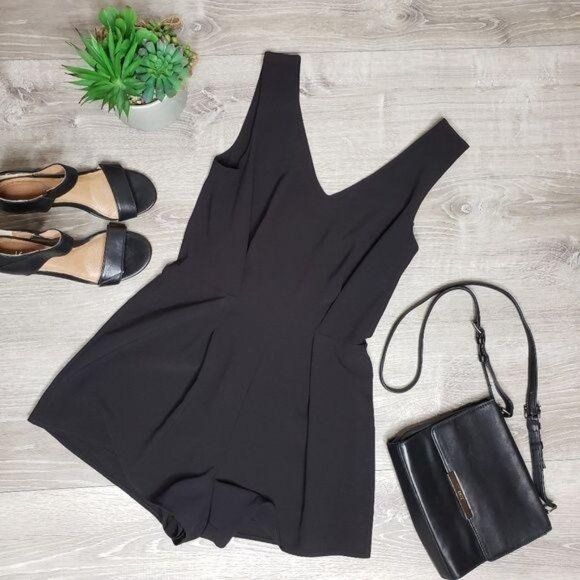 Red Saks Fifth Avenue Black V-Neck deep V back Sleeveless Romper size S - Picture 2 of 10